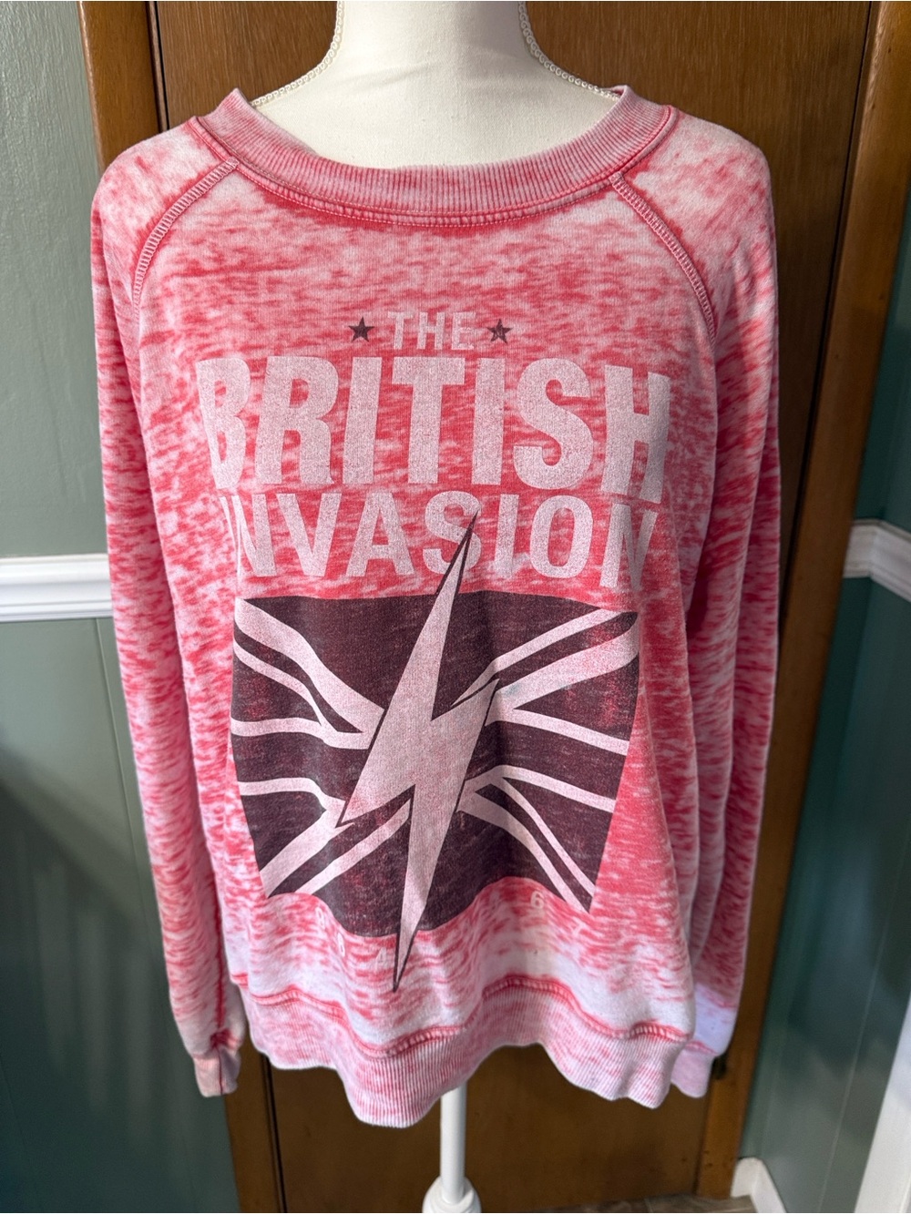 The British Invasion Pink Graphic Pullover Sweatshirt Size L